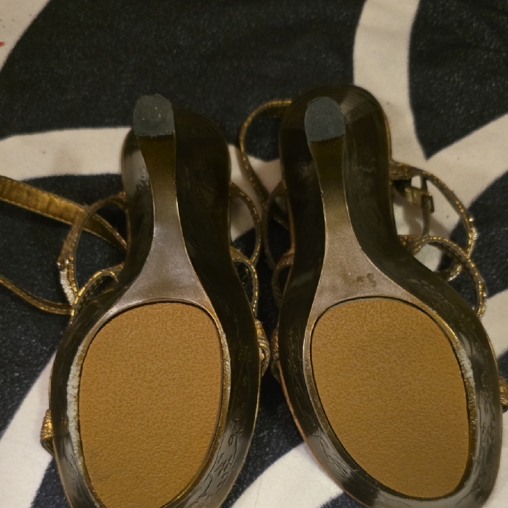 Elegant Gold Wedge Sandals - Picture 2 of 2